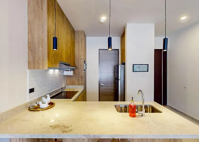 Gorgeous Dog-friendly With Balcony, Open Layout, Heated Pool, & Ac Сasa de vacaciones