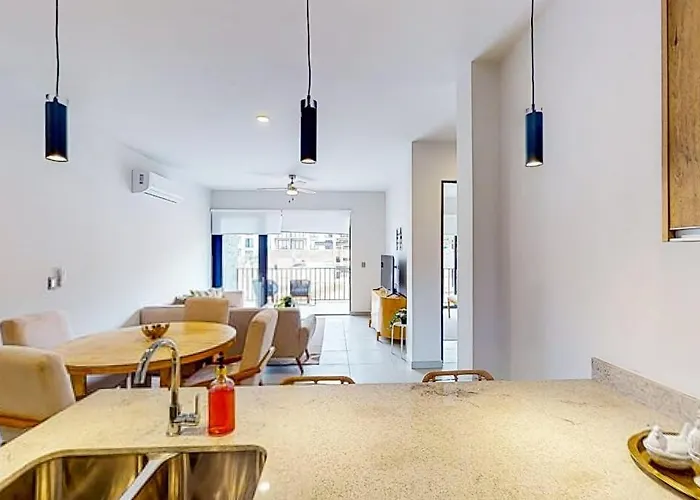 Сasa de vacaciones Gorgeous Dog-friendly With Balcony, Open Layout, Heated Pool, & Ac *